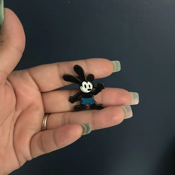 Oswald trading pin - Picture 2 of 3